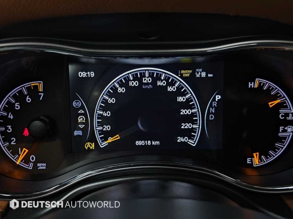 Jeep Cherokee — photo 08