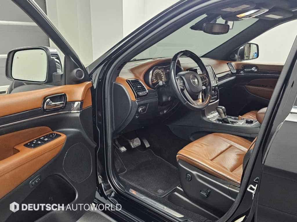 Jeep Cherokee — photo 11