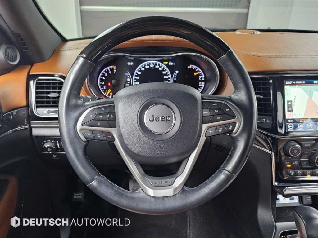 Jeep Cherokee — photo 13