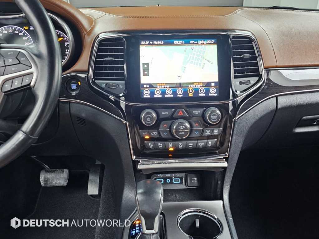Jeep Cherokee — photo 14