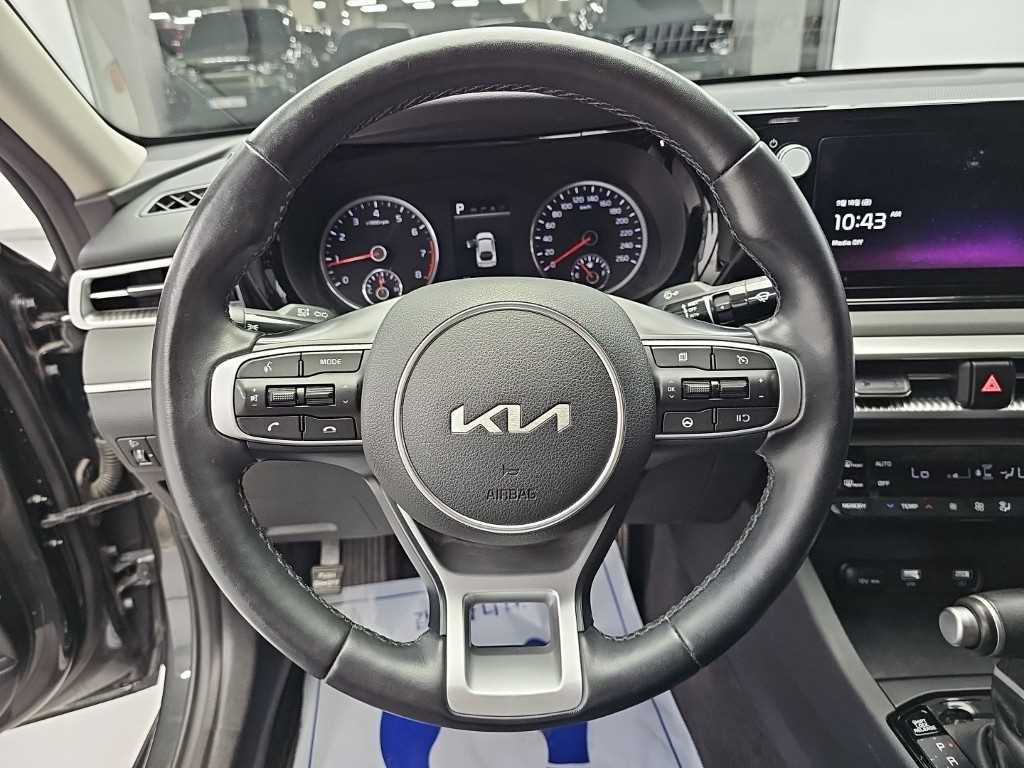 Kia K5 — photo 09