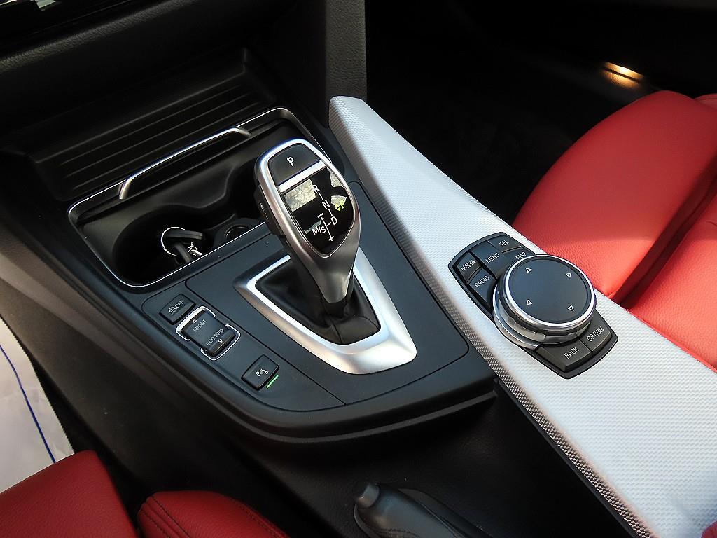 BMW 3-Series — photo 11