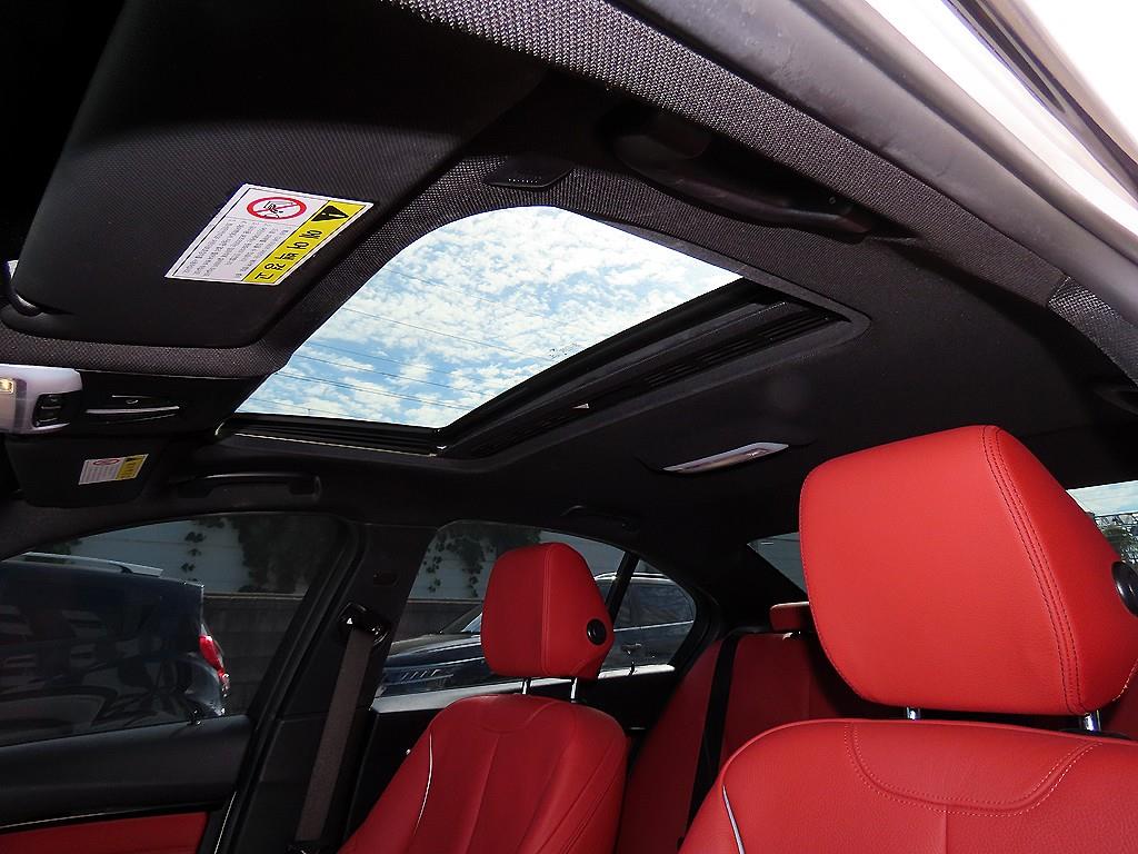 BMW 3-Series — photo 18