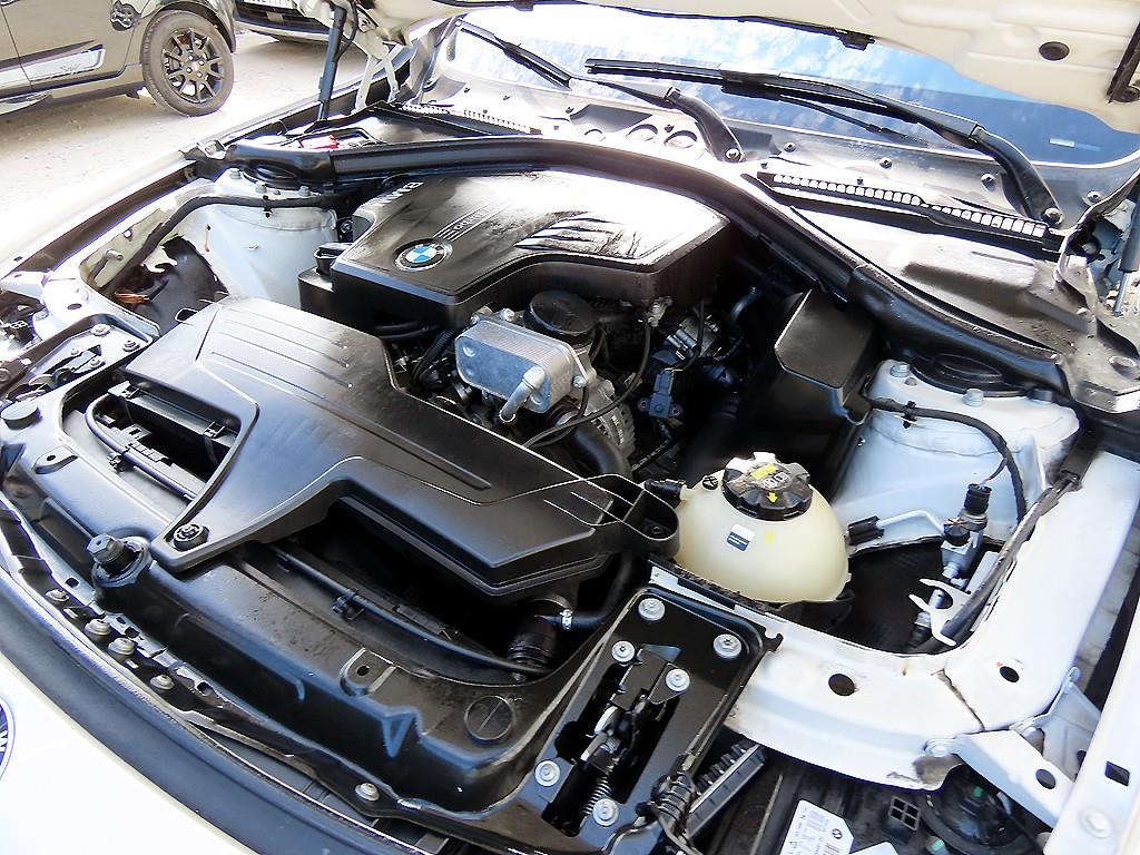 BMW 3-Series — photo 19