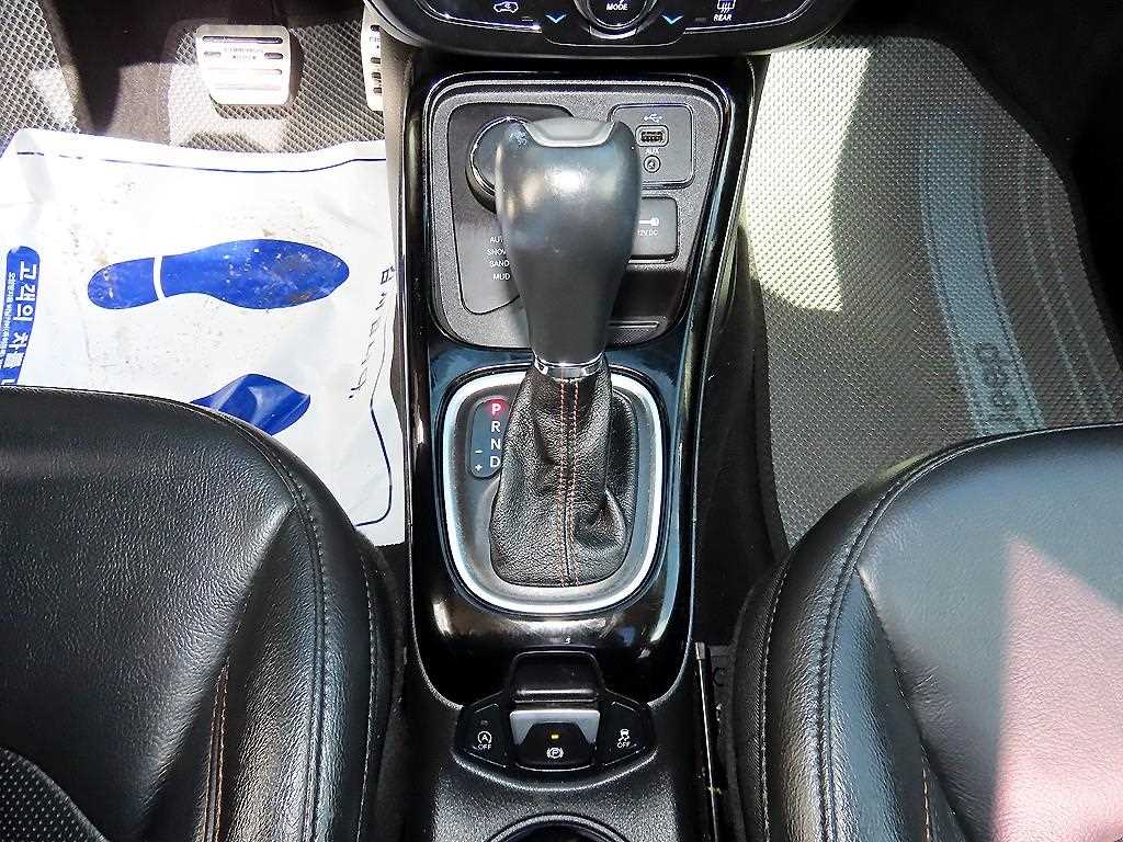 Jeep Compass — photo 10