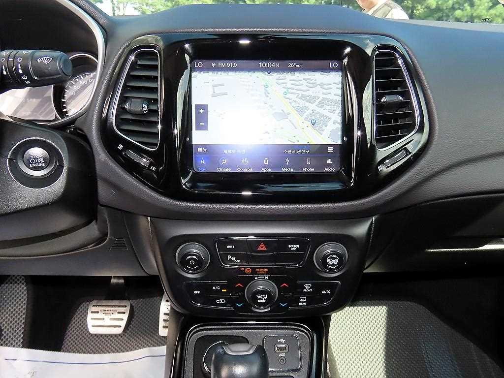 Jeep Compass — photo 13