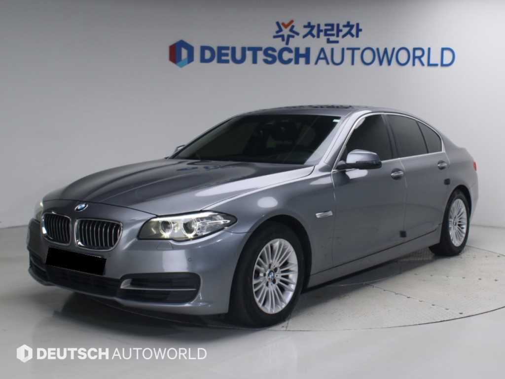 BMW 5-Series — photo 01