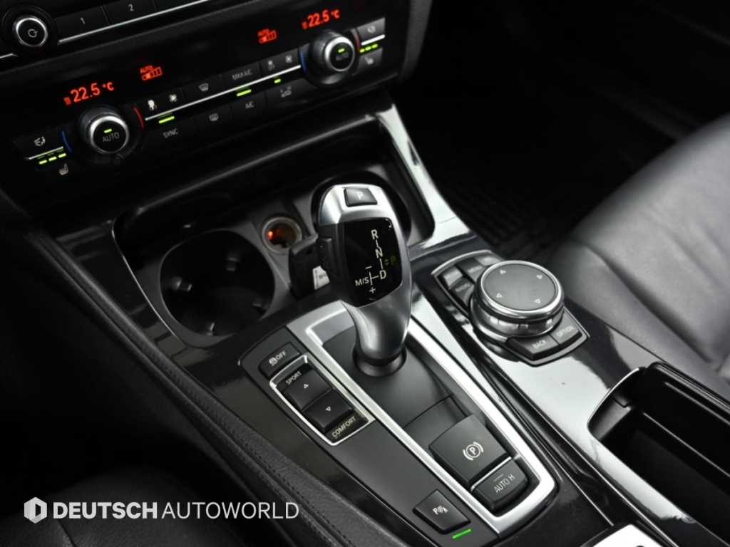 BMW 5-Series — photo 09