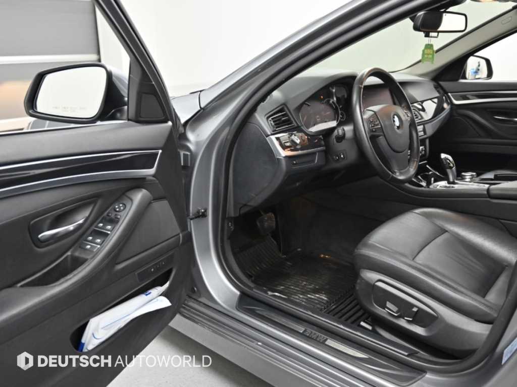 BMW 5-Series — photo 11