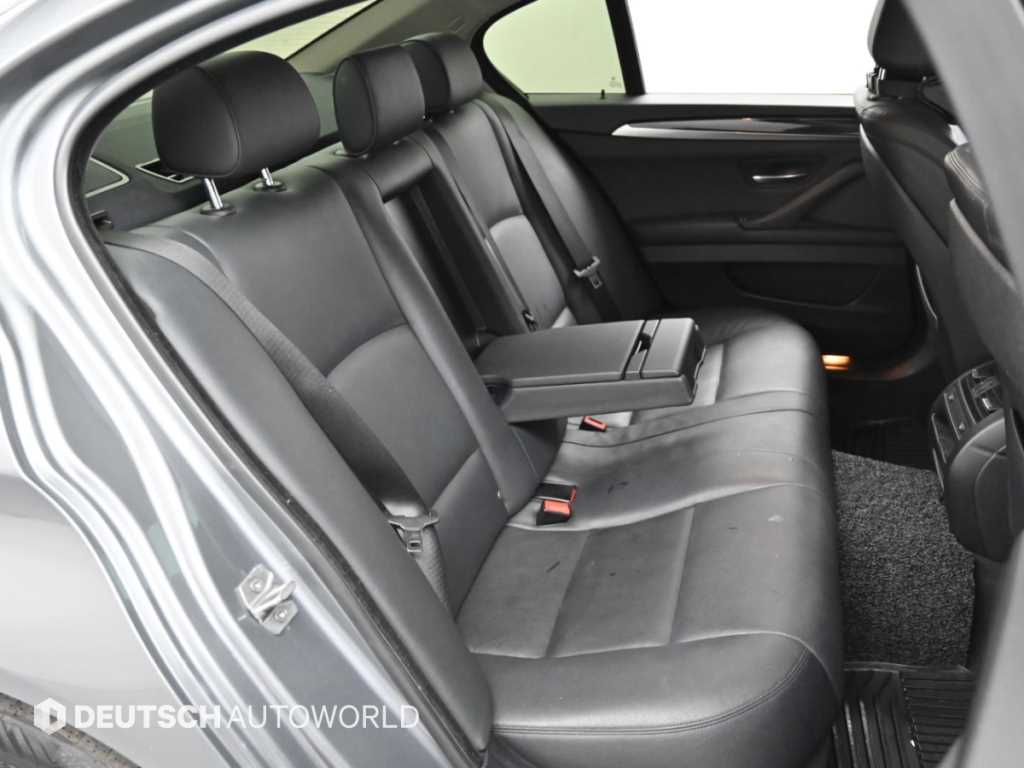 BMW 5-Series — photo 12