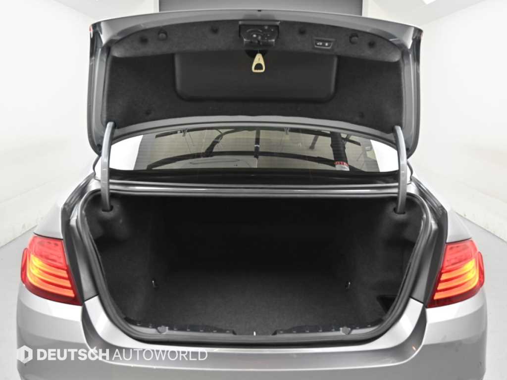 BMW 5-Series — photo 19