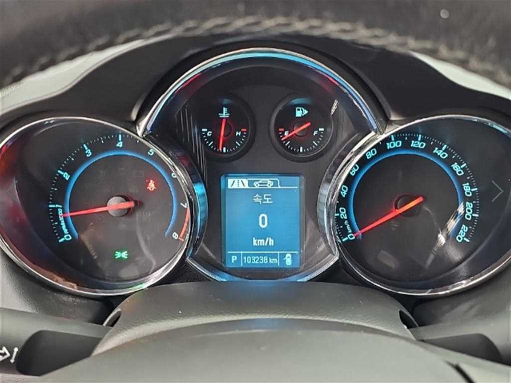 CHEVROLET Cruze — photo 07