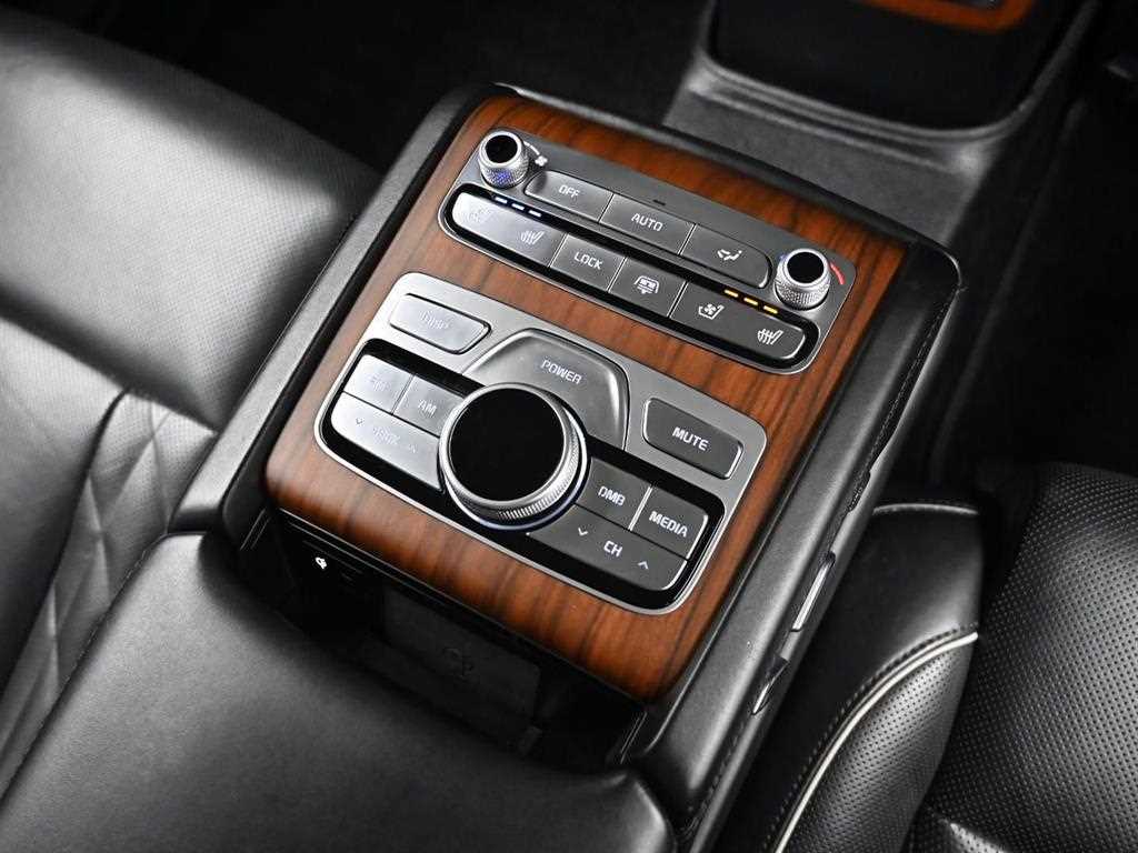 Kia K9 — photo 17
