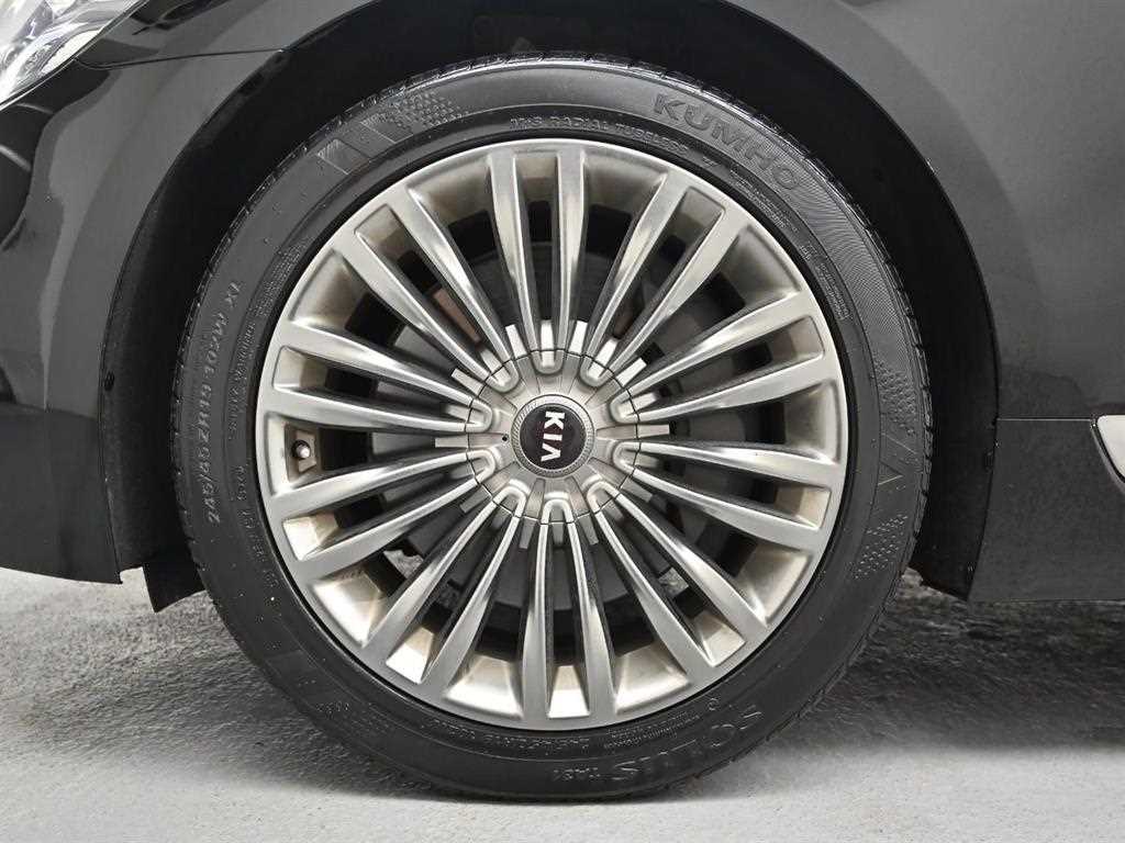 Kia K9 — photo 20