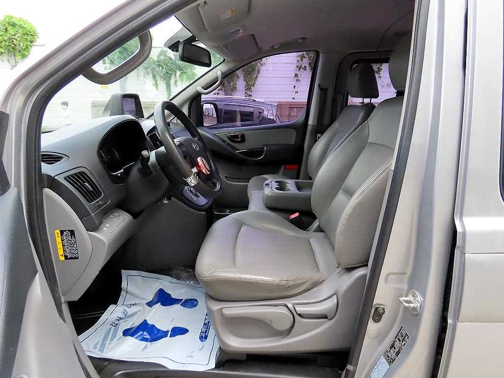 Hyundai Starex — photo 05