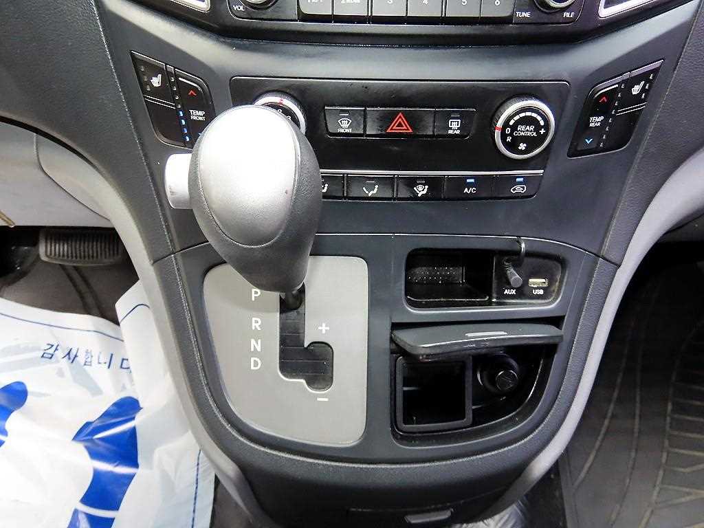 Hyundai Starex — photo 11