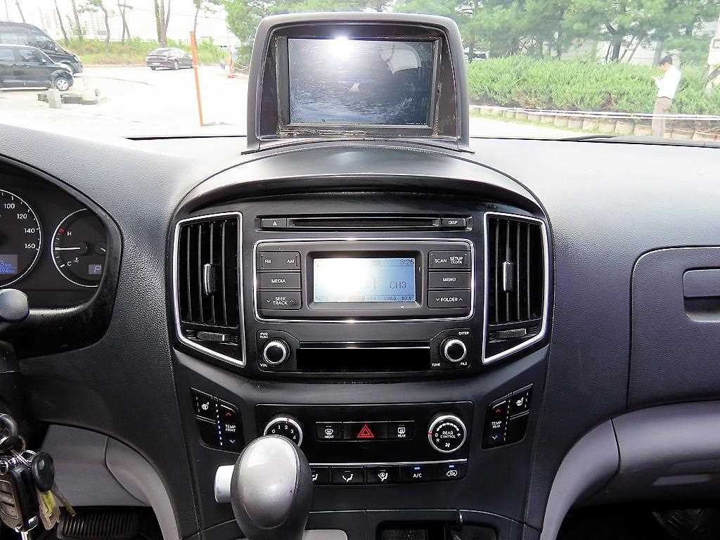 Hyundai Starex — photo 14