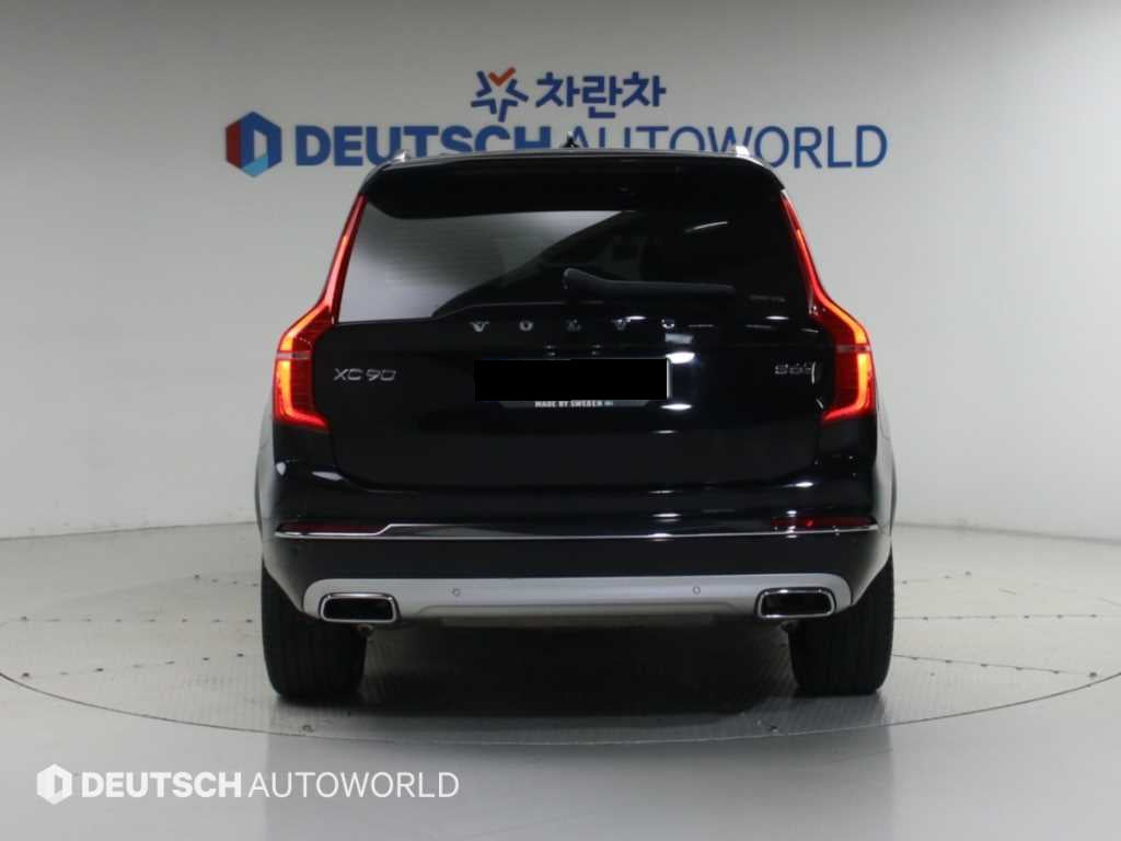 Volvo XC90 — photo 04