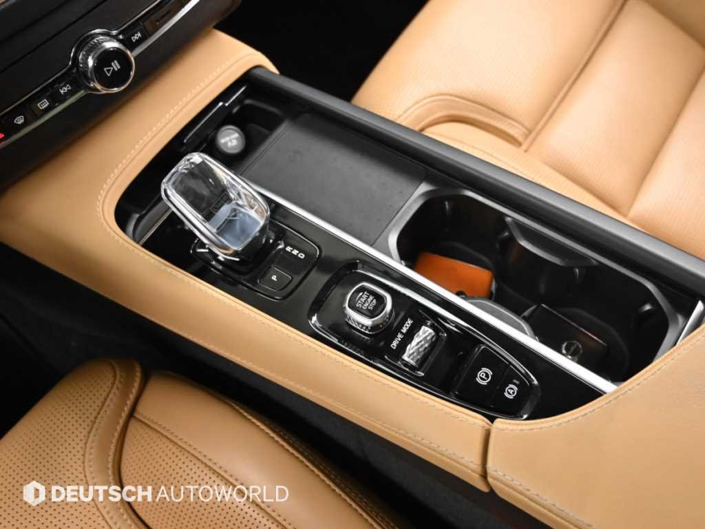 Volvo XC90 — photo 09