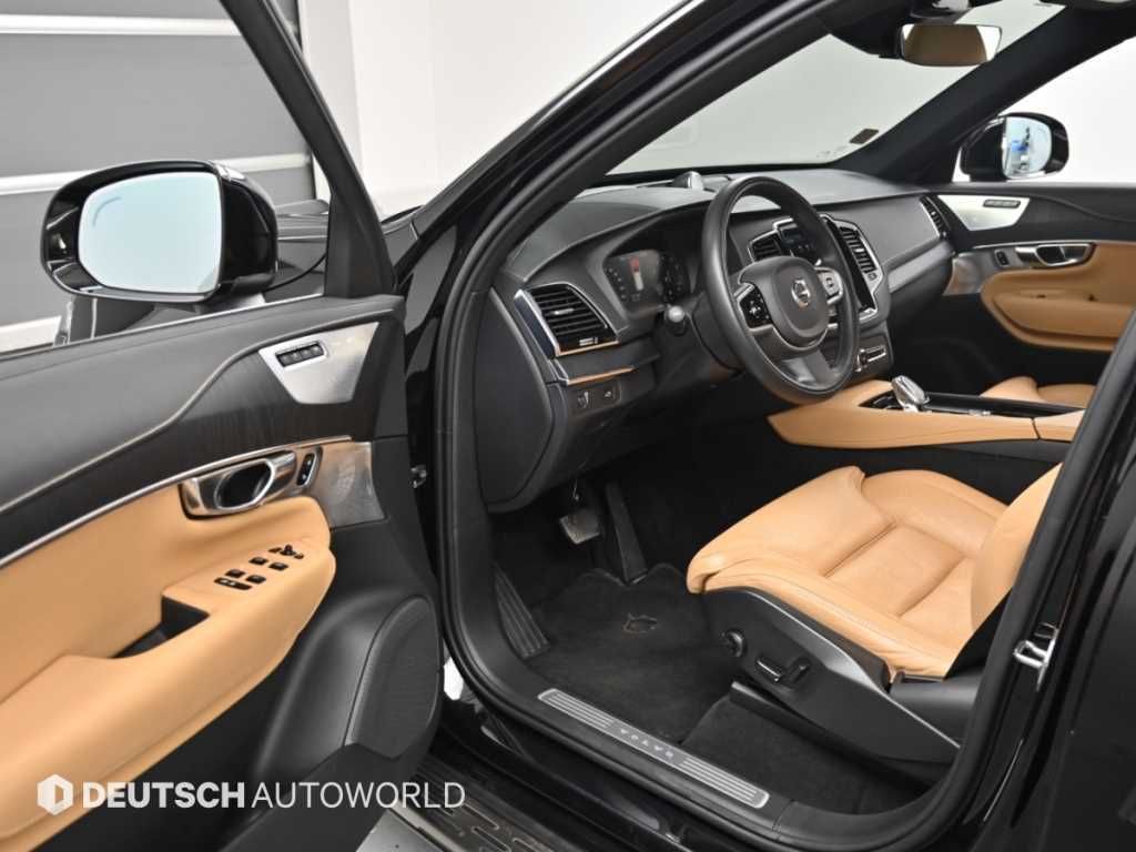 Volvo XC90 — photo 11