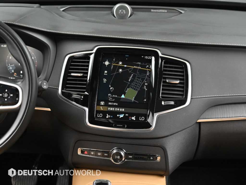 Volvo XC90 — photo 14