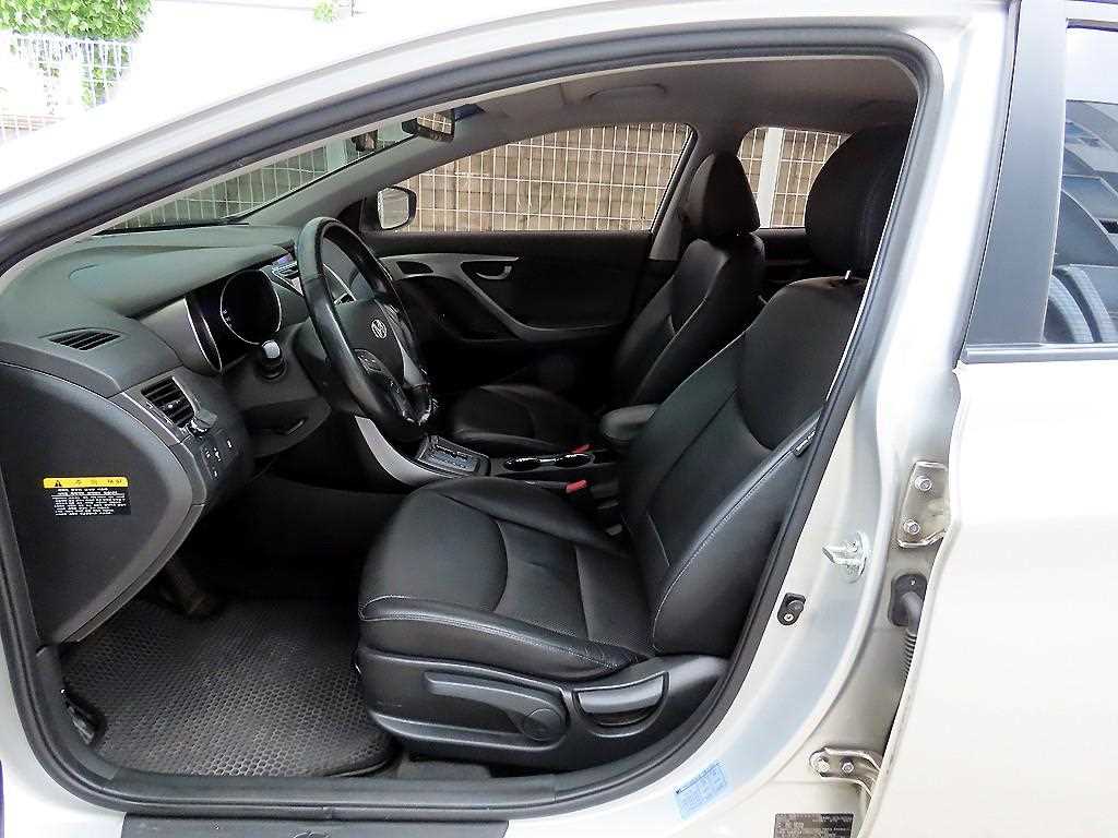 Hyundai Avante — photo 05