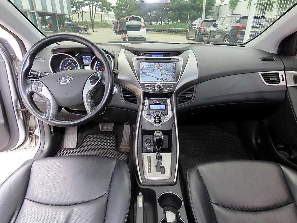 Hyundai Avante — photo 07