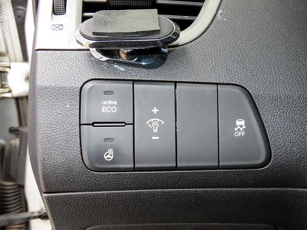 Hyundai Avante — photo 12
