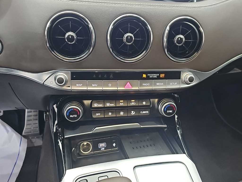 Kia Stinger — photo 10