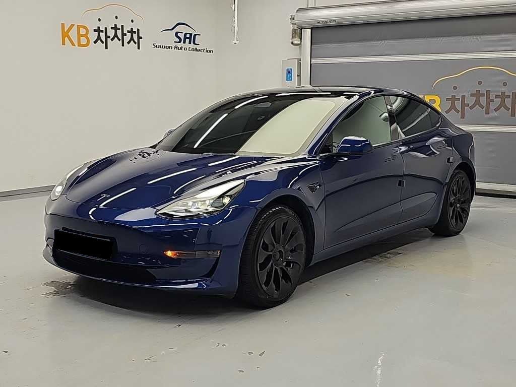 Tesla Model 3 — photo 01