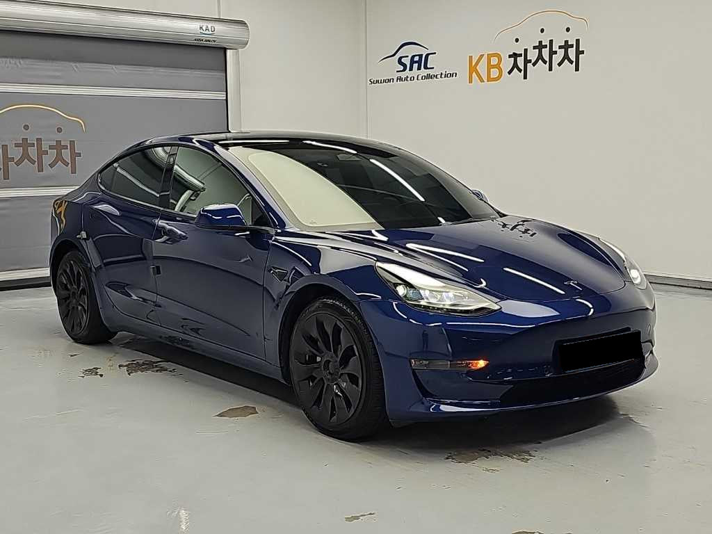 Tesla Model 3 — photo 04