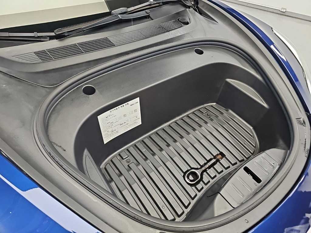 Tesla Model 3 — photo 05