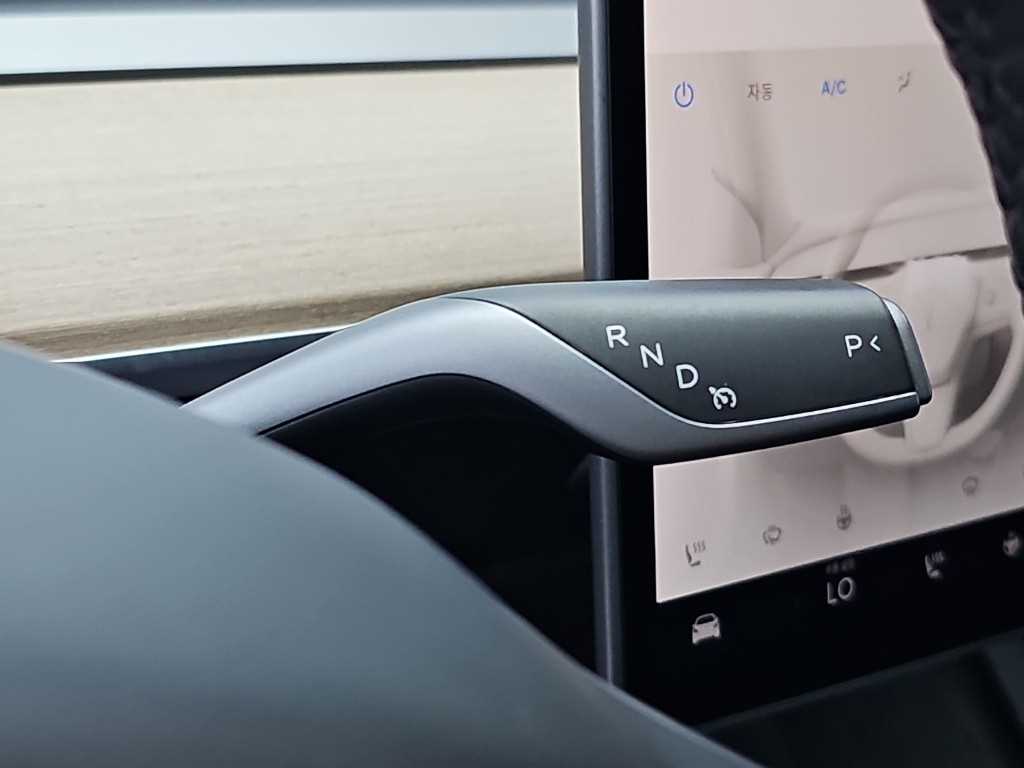 Tesla Model 3 — photo 08
