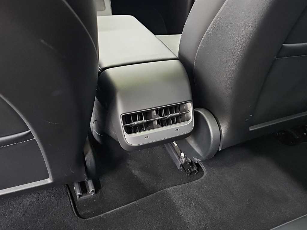 Tesla Model 3 — photo 13