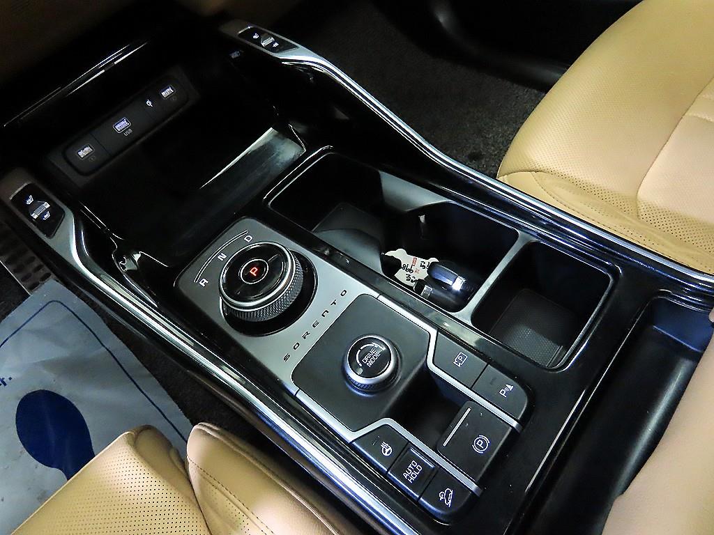 Kia Sorento — photo 12