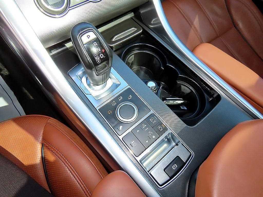 Land Rover Range Rover Sport — photo 11