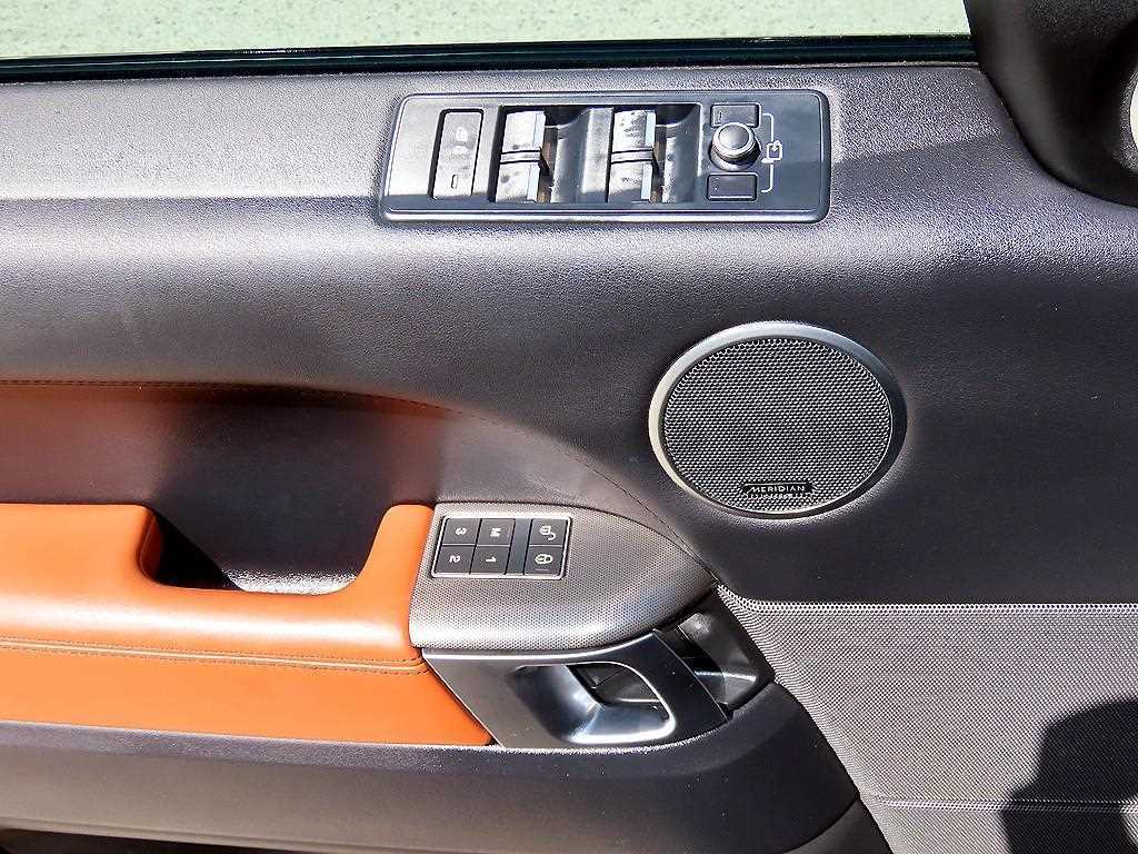 Land Rover Range Rover Sport — photo 12