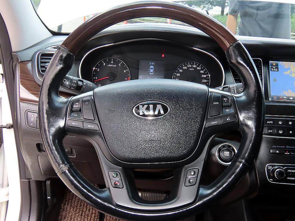 Kia K7 — photo 08