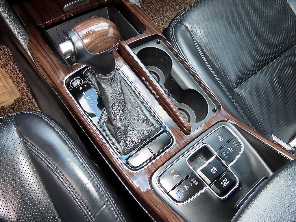 Kia K7 — photo 10