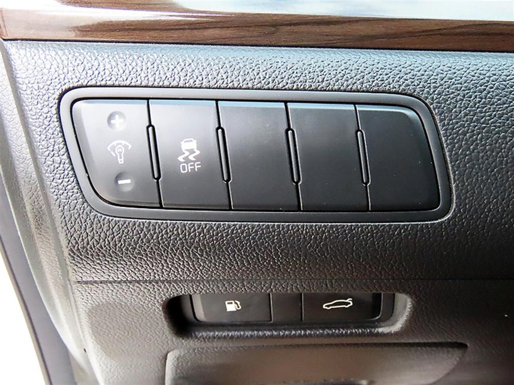 Kia K7 — photo 12