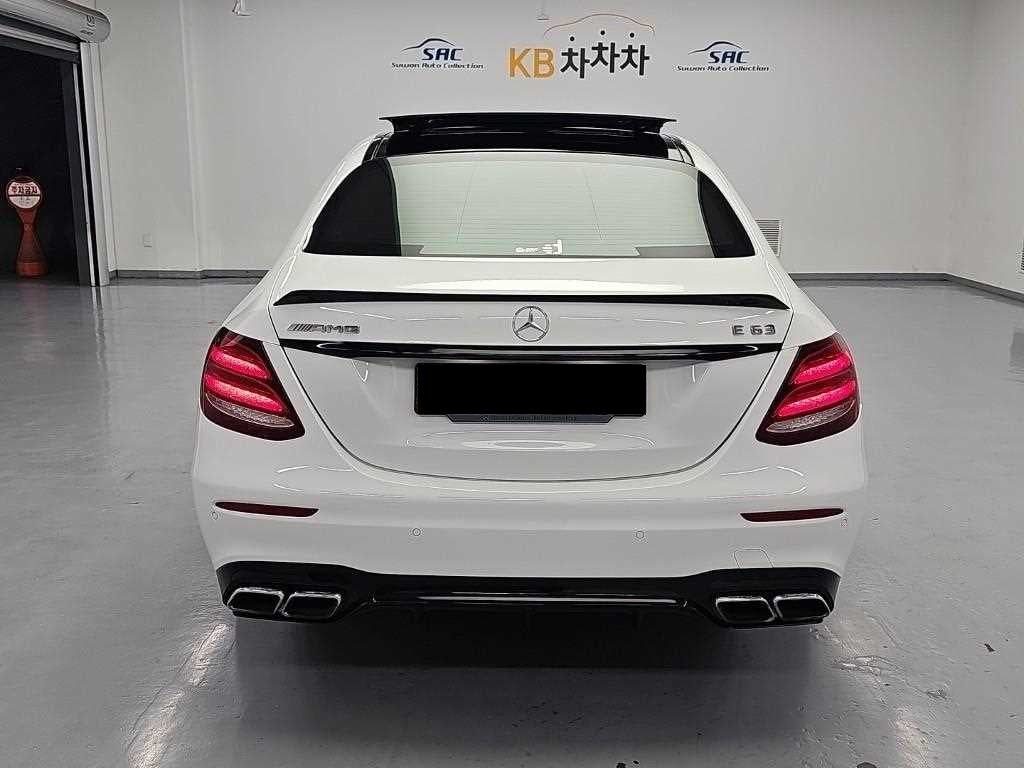 Mercedes-Benz E-Class — photo 04