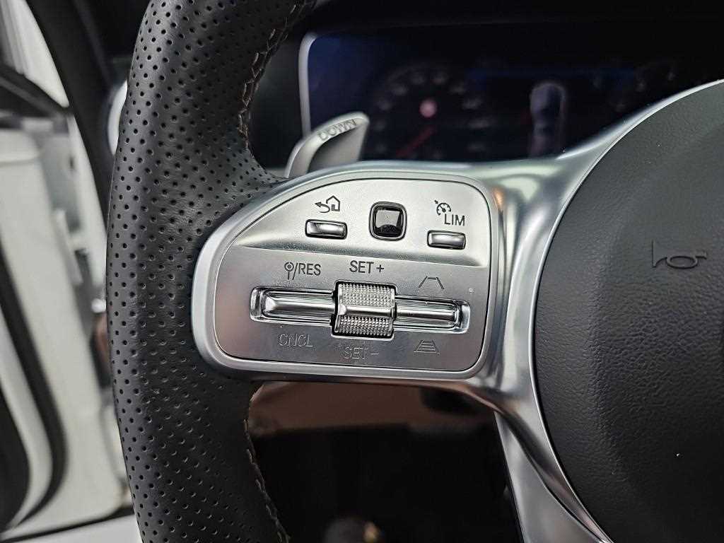 Mercedes-Benz E-Class — photo 07