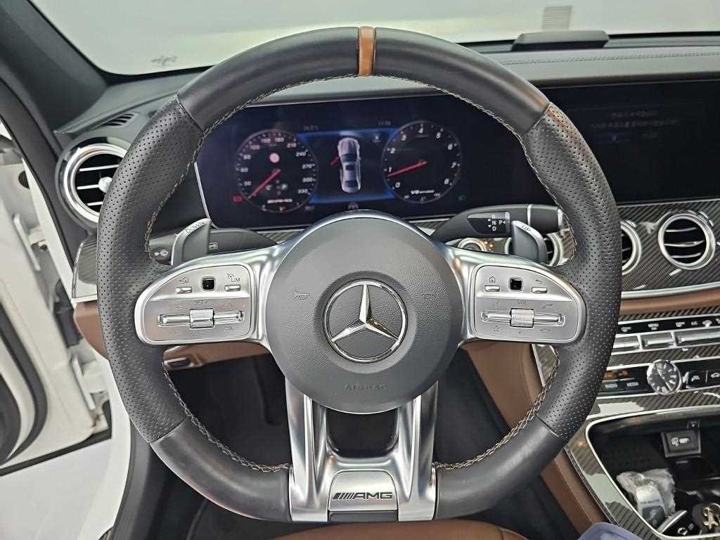 Mercedes-Benz E-Class — photo 08