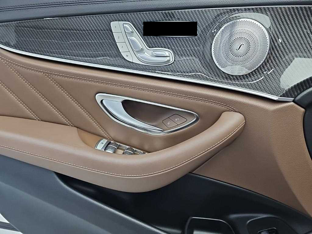 Mercedes-Benz E-Class — photo 10