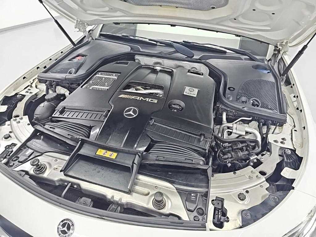 Mercedes-Benz E-Class — photo 11