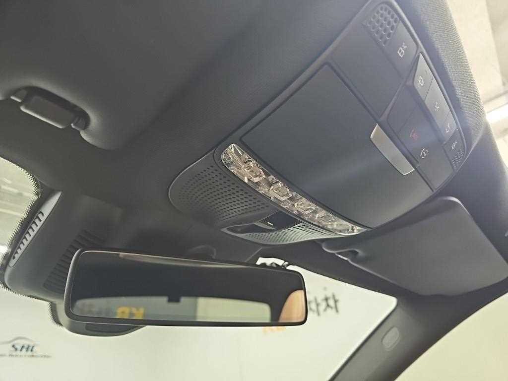 Mercedes-Benz E-Class — photo 12