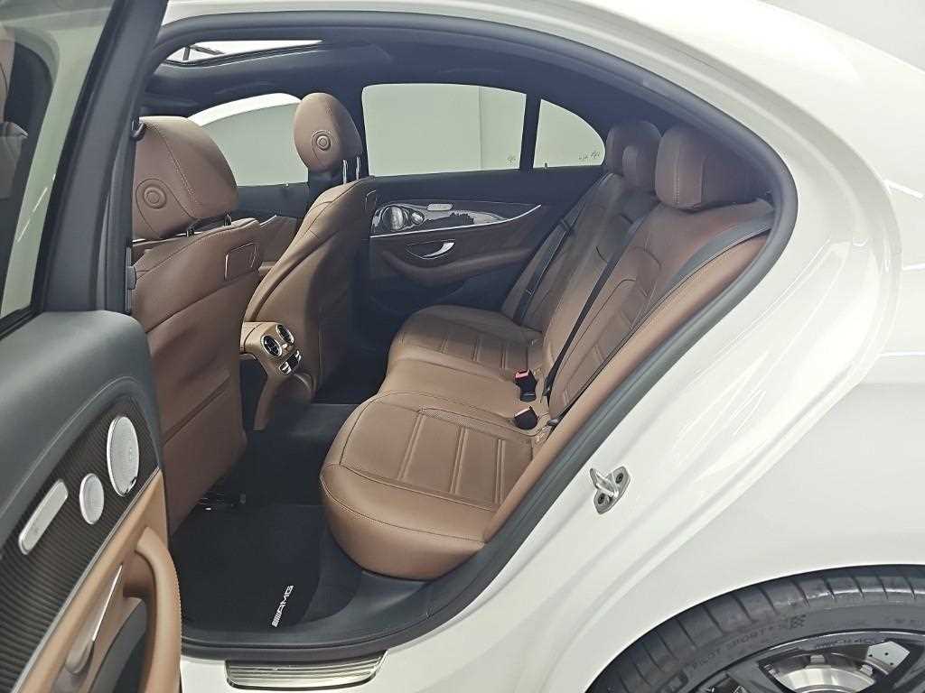Mercedes-Benz E-Class — photo 15