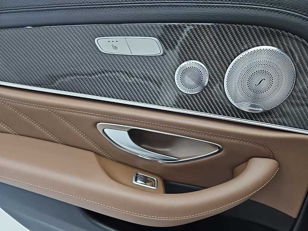 Mercedes-Benz E-Class — photo 16