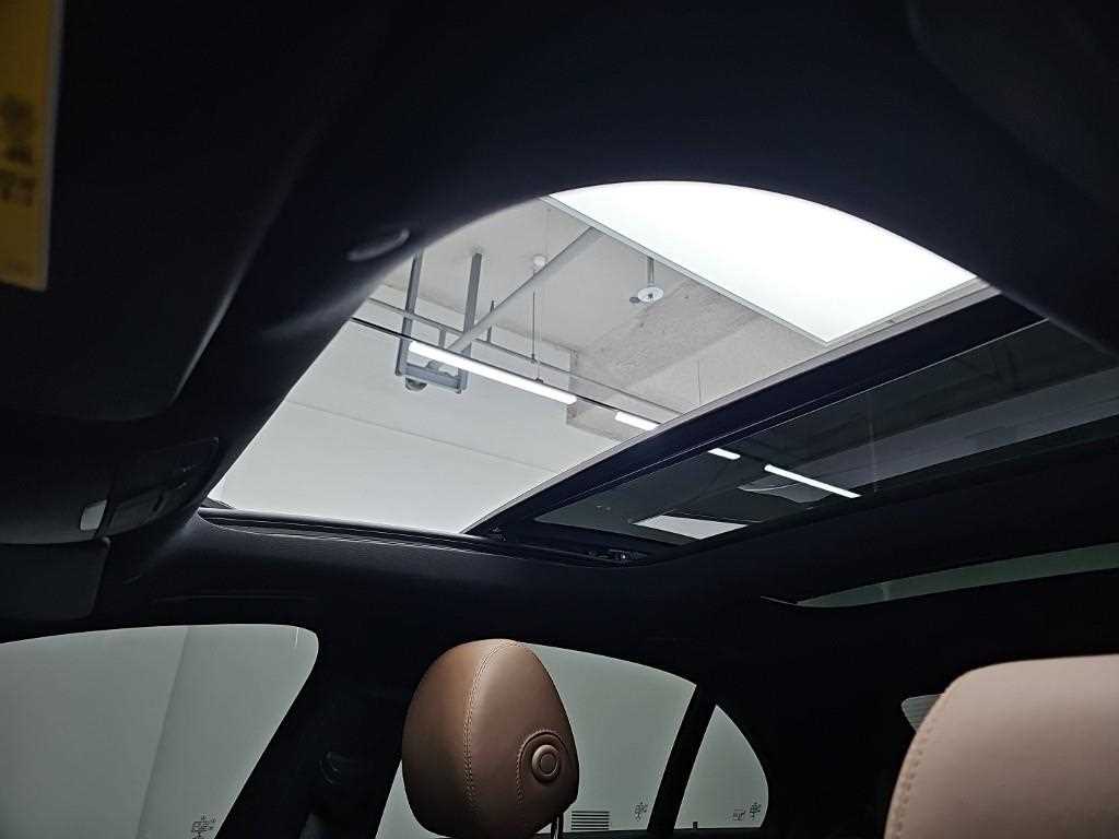 Mercedes-Benz E-Class — photo 17