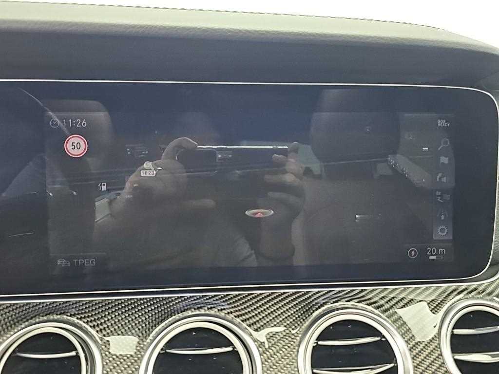 Mercedes-Benz E-Class — photo 18